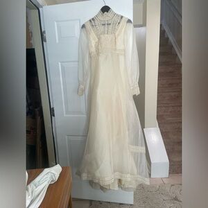 1960’s Antique Lace Wedding Dress